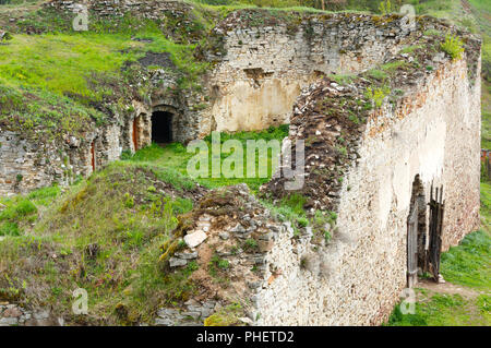 Jazlovets printemps château ruines, Région de Ternopil, Ukraine. Banque D'Images