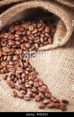 Les grains de café renversé Banque D'Images
