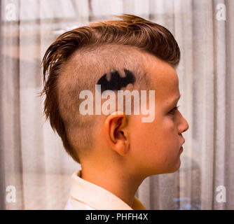 Enfant coiffure mohawk Banque D'Images