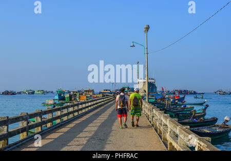 , Kien Giang, Vietnam - Dec 12, 2017. Pont de quai principal de Poulo Panjang (Tho Chau Island), le sud-ouest du Vietnam. Banque D'Images