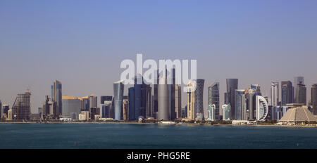 Katar, Doha, Skyline suis Persischen Golf Banque D'Images