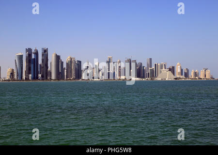 Katar, Doha, Skyline suis Persischen Golf Banque D'Images