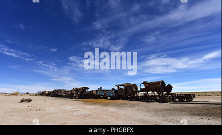 Des moteurs de locomotives de rouille dans le Cemeterio de Trenes (cimetière), Train Uyuni, Potosi, Bolivie ministère Banque D'Images