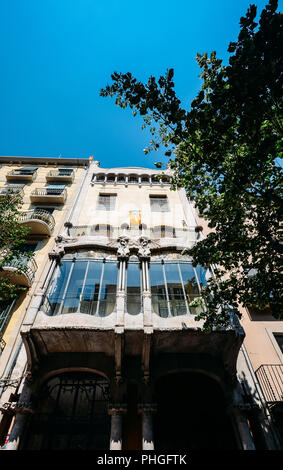 Girona, Espagne - 9 juillet 2018 : style Modernisme catalan Gaudi dans le centre historique de Gérone Banque D'Images