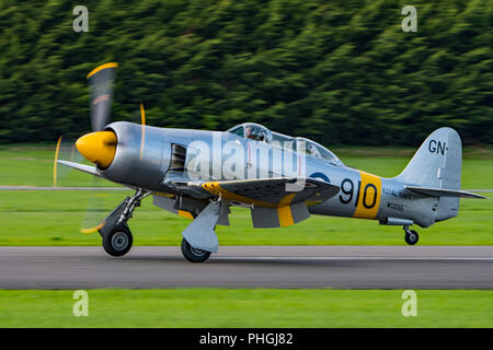 Le Hawker Sea Fury T20 deux avions d'entraînement de la siège Fighter Collection à Duxford était affiché à Dunsfold Wings & Wheels, Royaume-uni le 25/8/18. Banque D'Images