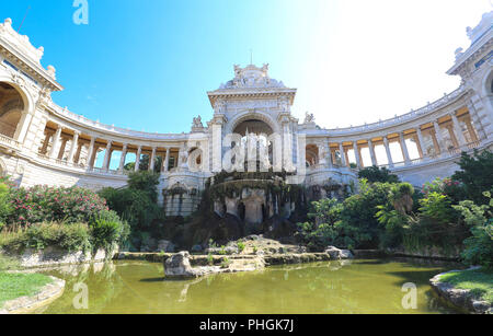 Palais Longchamp à Marseille, sous ciel bleu. Banque D'Images