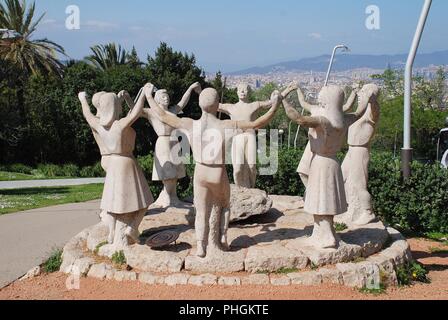 Le Monument de la sardane à Montjuic parc au-dessus de Barcelone en Catalogne, Espagne, le 19 avril 2018. Il a été crée par le sculpteur Josep Cañas en 1966. Banque D'Images