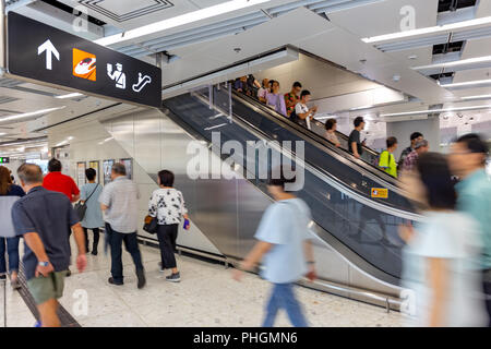 Sep 01, 2018, Hong Kong, Chine : vue de l'intérieur du Rail Express Link-Hong Kong West Kowloon Station. Personnes visitent la station lors des journées portes ouvertes Banque D'Images