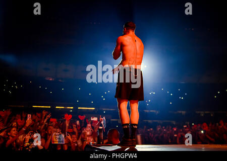 Kiev, Ukraine. Août 31, 2018. Dan Reynolds de Imagine Dragons se produit en concert à l'Olympic NSC le 31 août 2018, à Kiev Crédit : Aleksandr Goussev/Pacific Press/Alamy Live News Banque D'Images