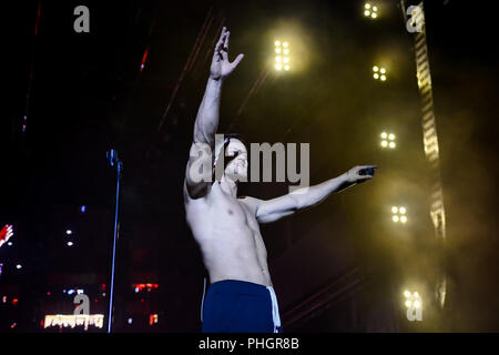 Kiev, Ukraine. Août 31, 2018. Dan Reynolds de Imagine Dragons se produit en concert à l'Olympic NSC le 31 août 2018, à Kiev Crédit : Aleksandr Goussev/Pacific Press/Alamy Live News Banque D'Images