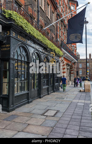 Berry Bros & Rudd, magasin de vin depuis 1698, St James's Street, London, England, UK Banque D'Images