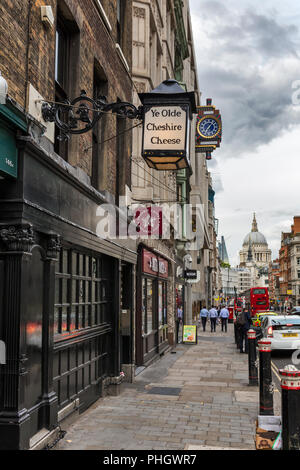 Ye Olde Cheshire Cheese, pub vintage, Fleet Street, London, England, UK Banque D'Images
