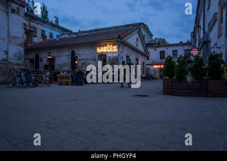 "Ville dans la ville' est un Tytano abandond usine de tabac à Cracovie, où cafés, pubs, restaurants et les organismes culturels sont intervenus pour donner aux gens Banque D'Images