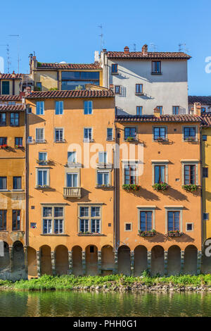 Immeuble qui fait face à l'Arno à Florence Banque D'Images