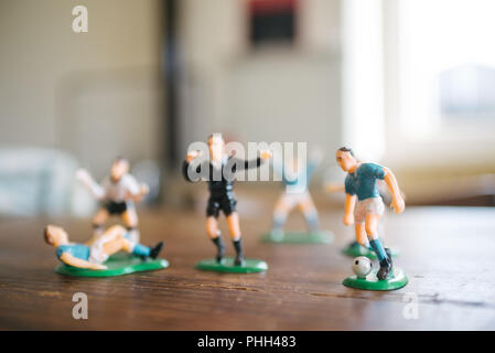 Figurines en plastique de joueurs de football Banque D'Images