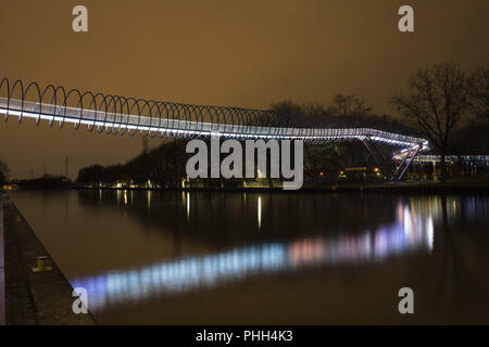 Passerelle pour piétons à Slinky-Springs la renommée à Oberhausen Banque D'Images