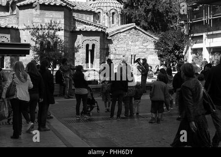 Un groupe de musique jouant dans le centre-ville d'Athènes Banque D'Images