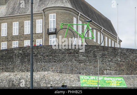 Carmarthenshire, Pays de Galles, Royaume-Uni. 1er septembre 2018. Tour de Bretagne cycliste professionnel événement provient de Carmarthenshire, Pays de Galles, Royaume-Uni.Grande promotion d'un vélo géant au conseil du comté de Carmarthenshire Carmarthen,bureaux,Carmarthenshire, Pays de Galles.UK. Vainqueur du Tour de France Gallois Geraint Thomas fera concurrence à la maison au cours de cette manifestation de 8 jours. Crédit : Paul Quayle/Alamy Live News Banque D'Images