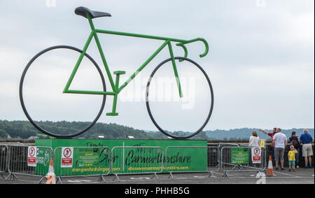 Carmarthenshire, Pays de Galles, Royaume-Uni. 1er septembre 2018. Tour de Bretagne cycliste professionnel événement provient de Carmarthenshire, Pays de Galles, Royaume-Uni.Grande promotion d'un vélo géant au conseil du comté de Carmarthenshire Carmarthen,bureaux,Carmarthenshire, Pays de Galles.UK. Vainqueur du Tour de France Gallois Geraint Thomas fera concurrence à la maison au cours de cette manifestation de 8 jours. Crédit : Paul Quayle/Alamy Live News Banque D'Images