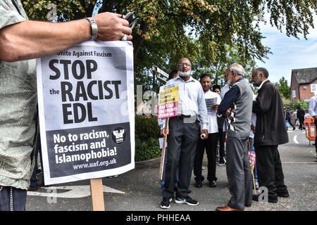 Worcester, Royaume-Uni. 1er septembre 2018. Les manifestants antifascistes sont vues rassemblement dans Hill Street Car Park en avant d'un EDL protester dans la ville de Worcester, Worcester, Royaume-Uni le 1er septembre 2018 Crédit : Jim Wood/Alamy Live News Banque D'Images