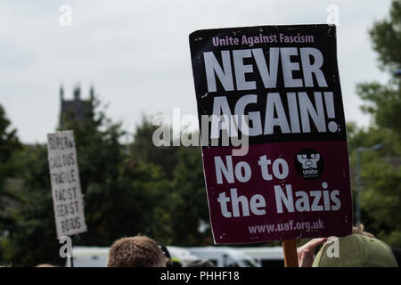 Worcester, Royaume-Uni. 1er septembre 2018. Les manifestants antifascistes sont vues rassemblement dans Hill Street Car Park en avant d'un EDL protester dans la ville de Worcester, Worcester, Royaume-Uni le 1er septembre 2018 Crédit : Jim Wood/Alamy Live News Banque D'Images