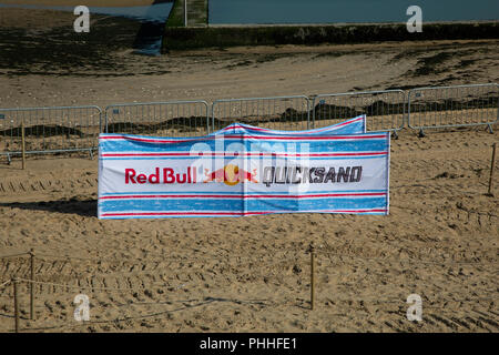 Margate, Kent, UK. 1er septembre 2018. Red Bull a apporté "sables mouvants" de la ville côtière de Margate. Un cours d'endurance sur le sable doré avec des châteaux, des collines, des tranchées et des rouleaux pour tester les concurrents à l'épuisement. Comment dur peut être un kilomètre ? Credit : ernie Jordanie/Alamy Live News Banque D'Images