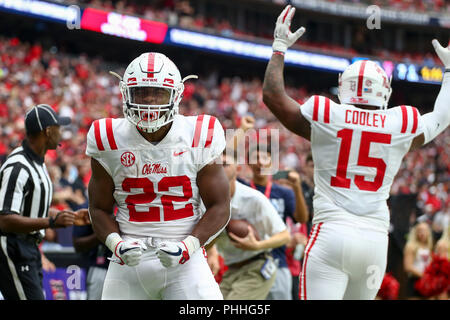 1 septembre 2018 : les rebelles du Mississippi en marche arrière (22) Phillips Scottie célèbre après avoir marqué un touché au cours du premier trimestre à l'égard de l'Université Texas Tech Red Raiders pendant Advocare Texas Kickoff entre les rebelles et l'Ole Miss Texas Tech Red Raiders à NRG Stadium à Houston, TX. John Glaser/CSM Banque D'Images