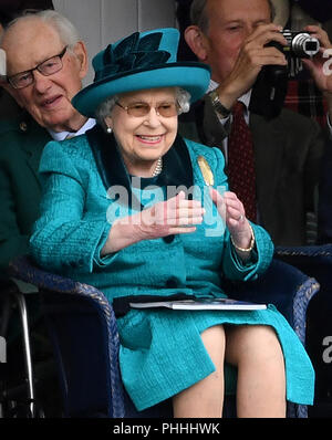 Braemar, UK. 1er sept 2018. La reine assiste à la Braemar Gathering. Sa Majesté la Reine Elizabeth II a rejoint par le Prince Charles, prince de Galles, et de la princesse Anne, assister à la Royal Braemar Gathering dans les Highlands écossais. Photo par Andrew Parsons Parsons / Media Crédit : andrew parsons/Alamy Live News Banque D'Images