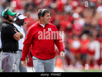 Piscataway, NJ, USA. Du 1er septembre 2018. L'entraîneur-chef Rutgers Chris Ash sur la touche pendant un match de football NCAA entre les Bobcats de l'État du Texas et le Rutgers Scarlet Knights à HighPoint Solutions Stadium à Piscataway, New Jersey Mike Langish/Cal Sport Media. Credit : csm/Alamy Live News Banque D'Images