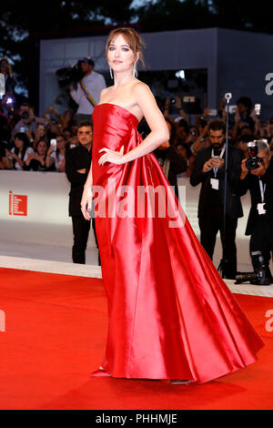 Venise, Italie. 06Th Nov, 2018. Dakota Johnson arrive à la 'Suspiria' premiere pendant le 75e Festival du Film de Venise au Palazzo del Casino sur Septembre 01, 2018 à Venise, Italie. Crédit : John Rasimus Punch/media/Alamy Live News Banque D'Images