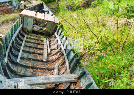 Vieux bateau de pêche détruit Banque D'Images