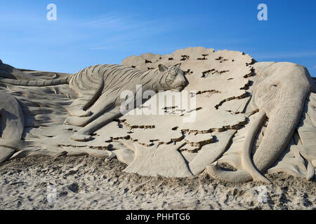 Festival 2018 sable de Haeundae, Busan, Corée. Grande sculpture de sable la déesse des forêts et d'animaux, Abram Gerrit Waterman Banque D'Images