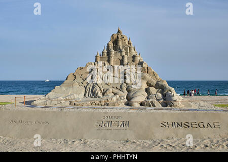 Festival 2018 sable de Haeundae, Busan, Corée. Thème : "rencontre avec le Héros avec du sable". 3D énorme sculpture 'Le Seigneur des Anneaux'. Banque D'Images