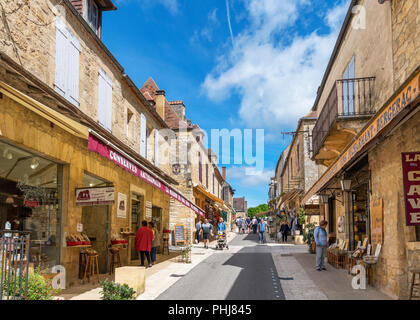 Boutiques sur la Grand Rue dans la vieille ville historique de Domme, Dordogne, France Banque D'Images