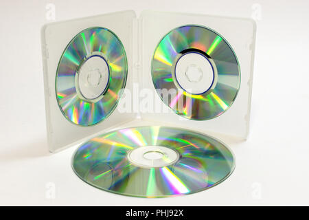 Cas pour un mini-CD ; Plateaux intérieur de la boîte en plastique semi-transparent avec des reflets irisés sur les disques de taille normale et clips disque est situé à côté de la Banque D'Images