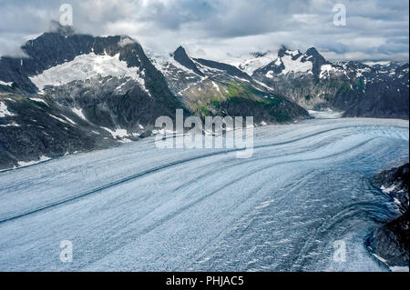 Juneau Alaska - bateau de croisière excursion en hélicoptère sur les glaciers et les montagnes de l'Juneau icefield - grand voyage de vacances pour les touristes de l'Alaska Banque D'Images