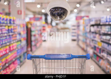 La TVCF et magasin supermarché floue fond flou. La protection de l'activité. Banque D'Images