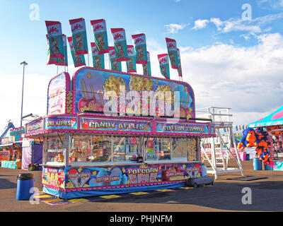 Geddes, New York, USA. 23 août, 2018. Snack food stand sur l'allée centrale de l'État de New York, juste avant l'ouverture. Banque D'Images