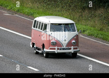 1965 Vintage Volkswagen, transporteur, camping-cars, kombi, combi,fourgonnettes de camping, autocaravanes, autobus, autobus, camping-cars,Old, historics, LandSleeper M6, Royaume-Uni Banque D'Images