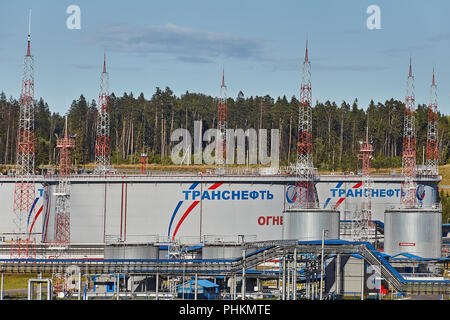 Saint-pétersbourg, Russie - Août 7, 2018 : Tank Farm de dépôt pétrolier dans les ports, terminaux pétroliers Ust-Luga. Banque D'Images