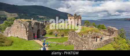 Le château d'Urquhart, le Loch Ness, Inverness-shire, Scotland, UK Banque D'Images