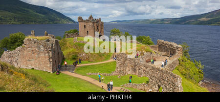 Le château d'Urquhart, le Loch Ness, Inverness-shire, Scotland, UK Banque D'Images