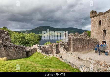 Le château d'Urquhart, le Loch Ness, Inverness-shire, Scotland, UK Banque D'Images