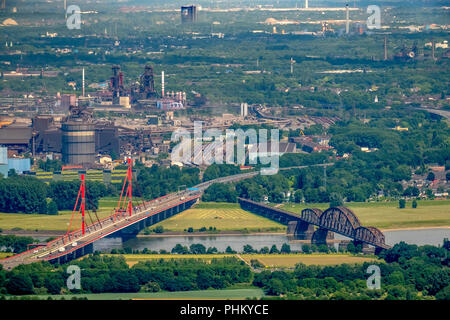 Photo aérienne, vue de l'ouest sur le Rhin pour le district Beeckerwerth à Duisburg, Rhin arch avec pont de chemin de fer pont de chemin de fer et Haus-Knipp Banque D'Images