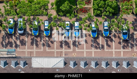 Vue aérienne, parking en face du siège de la police à Oberhausen, bleu et vert, la queue des voitures de police, de police, Friedensplatz, avenue w Banque D'Images