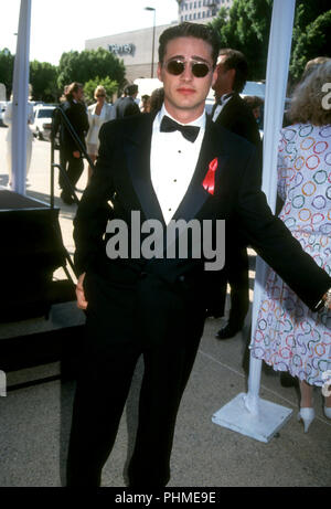 PASADENA, CA - le 30 août : l'acteur Jason Priestley assiste à la 44th Annual Primetime Emmy Awards le 30 août 1992 à Pasadena Civic Auditorium à Pasadena, en Californie. Photo de Barry King/Alamy Stock Photo Banque D'Images