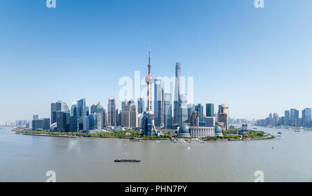 Shanghai skyline against a blue sky Banque D'Images