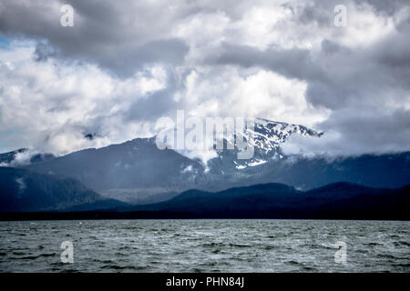 Les scènes de montagnes en juin autour de Juneau en Alaska Banque D'Images