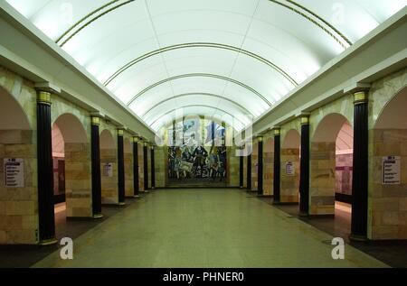 Fragment de l'intérieur de la station de métro Admiralteiskaya Banque D'Images