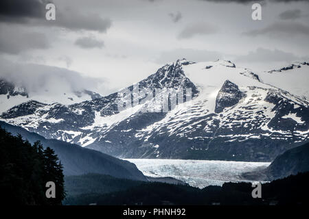 Les scènes de montagnes en juin autour de Juneau en Alaska Banque D'Images